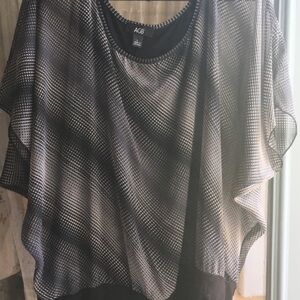 AGB nice flowy Blouse EUC. Size L